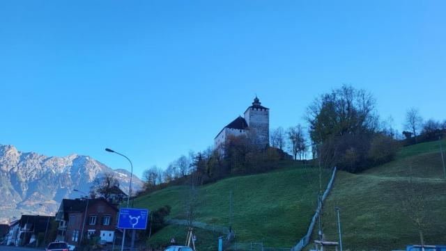 die Burg Werdenberg ist schon von weitem sichtbar