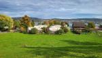 der Wanderweg führt uns zwischen Leimbach und Manegg auf eine Anhöhe mit Sicht auf den Zürichsee