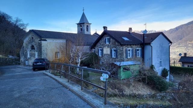 bei den letzten Häuser von Robasacco mit der Pfarrkirche San Leonardo