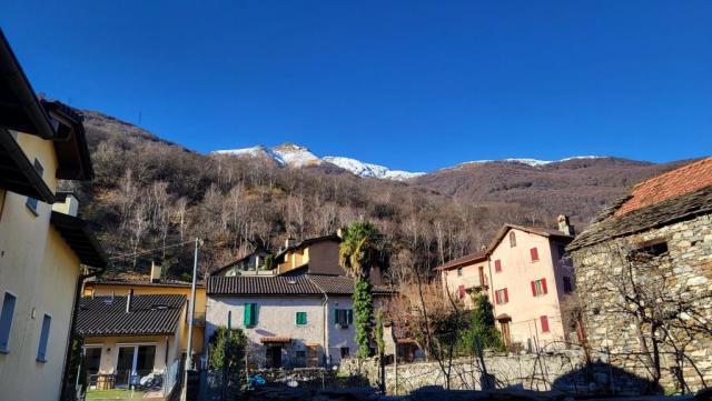 Sorencino mit dem Monte Tamaro