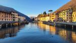 bei der Brücke die die Tresa überspannt. Gleichzeitig die Grenze zwischen Italien und der Schweiz