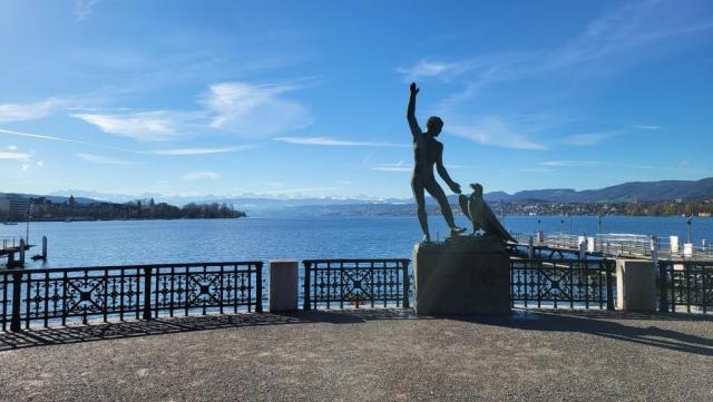 Ganymed – Die prominente Skulptur von Hermann Hubacher direkt am Zürichsee