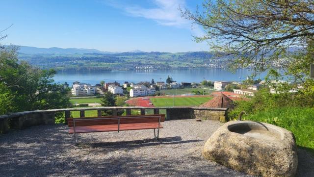 auf der Bank geniessen wir eine Pause