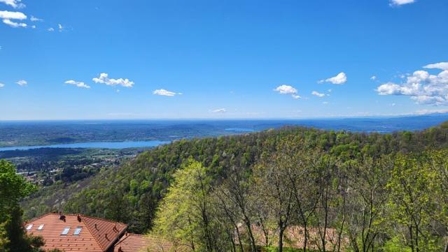 wir blicken zum Lago Maggiore, Lago di Monate und zum Lago di Varese. An diesem werden wir vorbeilaufen