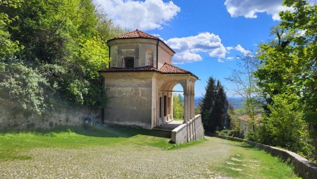 bei der IX Kapelle, 1623 fertiggestellt, ist dem "Aufstieg zum Kalvarienberg" gewidmet