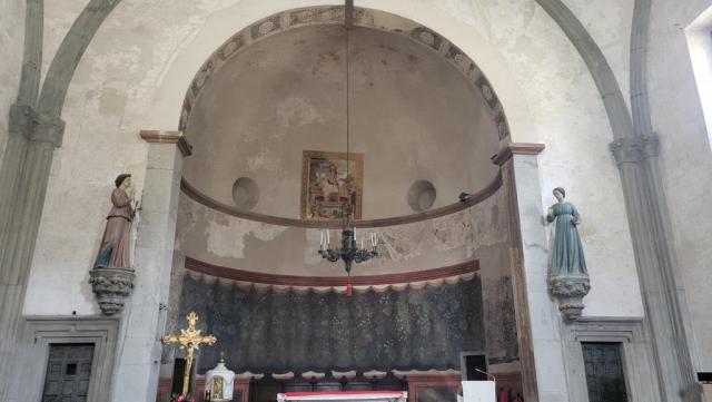 nach dem Mittagessen besuchen wir die Kirche. Für den Besuch der Collegiata ist es leider zu spät