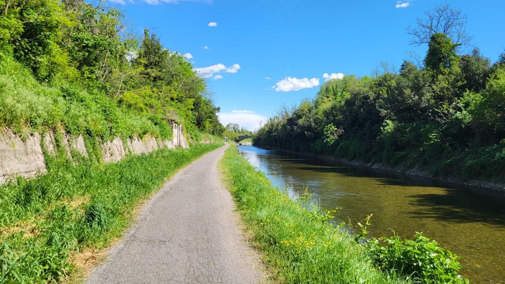 beim Ponte Nuovo verlassen wir den Naviglio Grande, und laufen nach Magenta, wo wir den Zug nach Varese nehmen