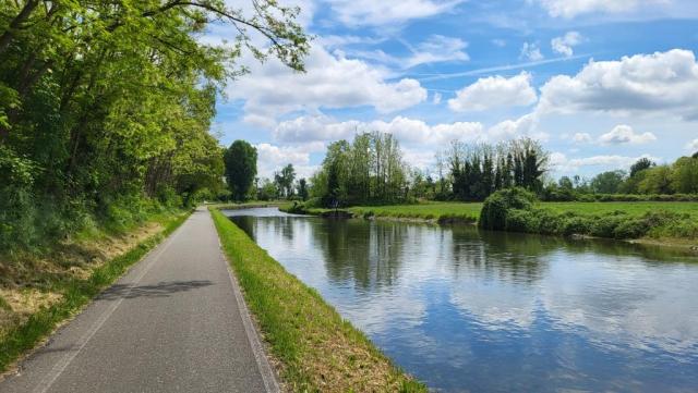 wir bleiben auf der orographisch linken Seite des Naviglio Grande, und wandern weiter Richtung Abbiategrasso