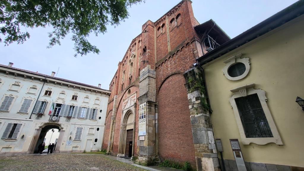 die romanische Basilica San Pietro in Ciel d’Oro 6. Jhr. ist das Ende der Via Francisca die wir sehr empfehlen