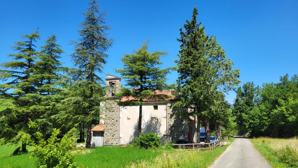 bei der kleinen Kirche Santo Stefano