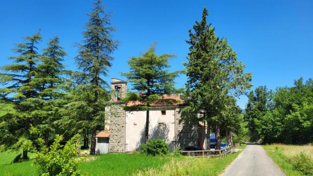 bei der kleinen Kirche Santo Stefano