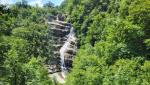 plötzlich stehen wir vor dem Acquacheta Wasserfall, den Dante in den Versen der Göttlichen Komödie beschrieben hat