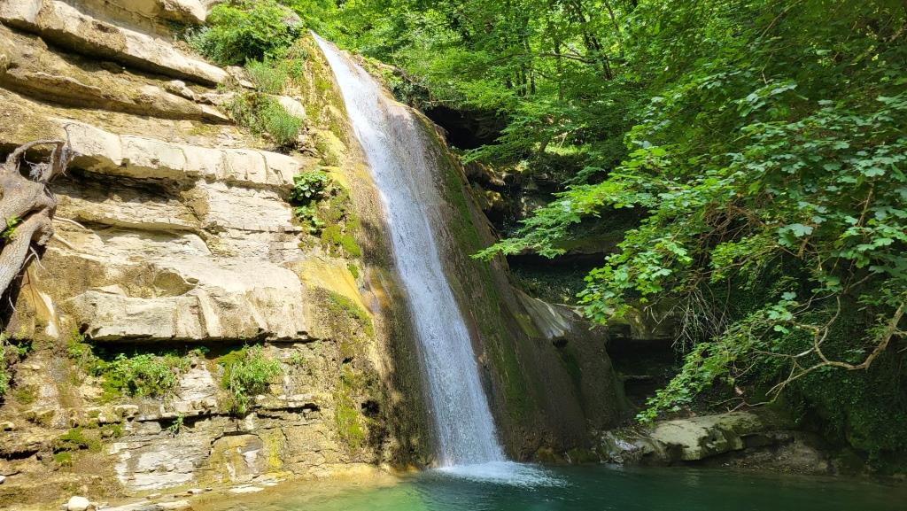 wunderschön ist auch der kleinere Lavane Wasserfall,...