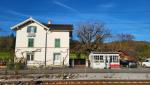 das nicht mehr in Berieb stehende nostalgische Bahnhofsgebäude von Bollingen