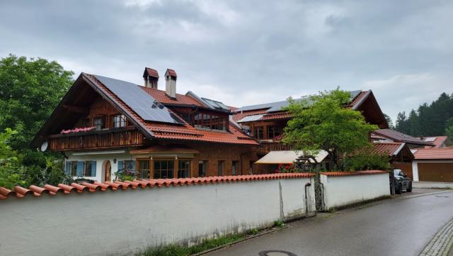 in Füssen angekommen beziehen wir im B&B "Suzanne" das Zimmer. Heute wandern wir nicht. Es ist Waschtag angesagt