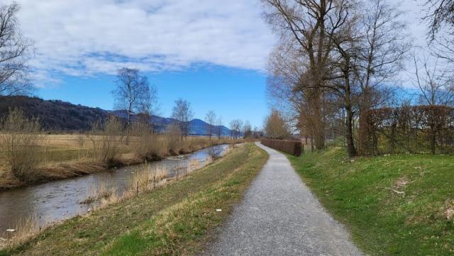 wir durchqueren das Flachmoor der Gross Allmeind...