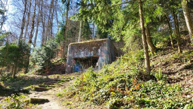 immer wieder stösst man während dem wandern auf Bunker, aus dem 2.Weltkrieg