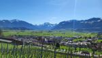 Blick hinunter nach Tuggen, die Lintheben und dahinter in die Glarner Alpen, ein Gebiet das wir sehr gut kennen