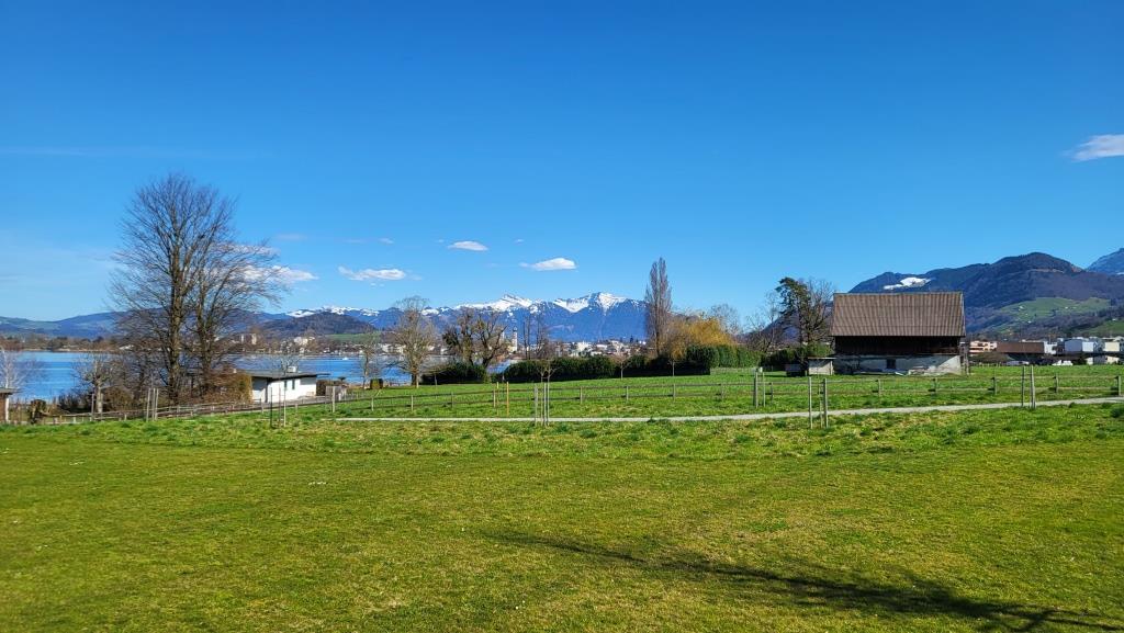 Lachen liegt nun hinter uns und wir haben Altendorf mit seinen Villen erreicht