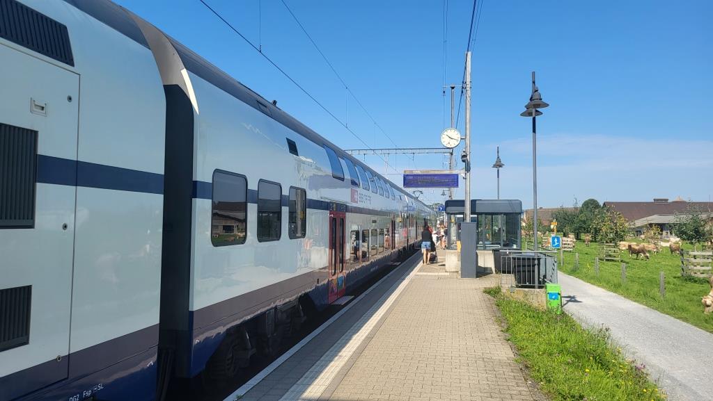 beim Bahnhof von Pfäffikon beginnt unsere heutige Etappe