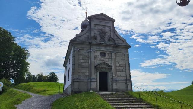 wir besuchen die Kirche St.Meinrad. Hier standen wir schon als wir auf dem Jakobsweg waren