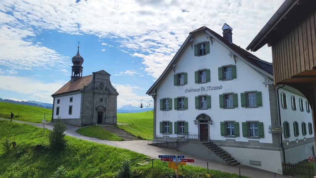 wir blicken zum Etzelpass zurück