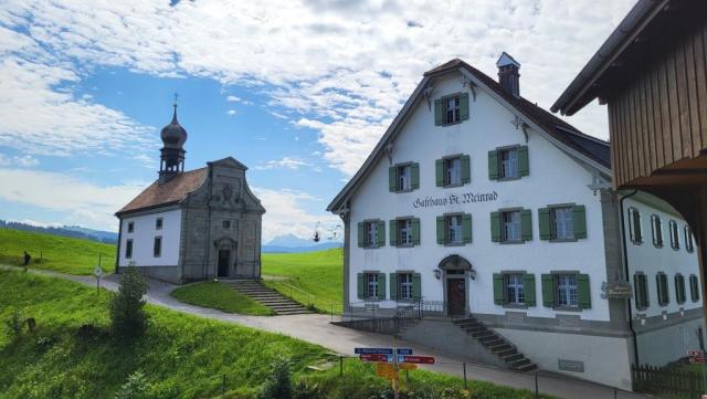 wir blicken zum Etzelpass zurück