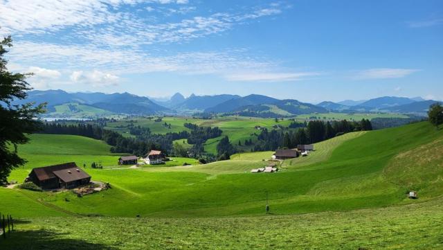 was für eine Aussicht. In der Bildmitte die beiden Mythen, die wir sehr gut kennen