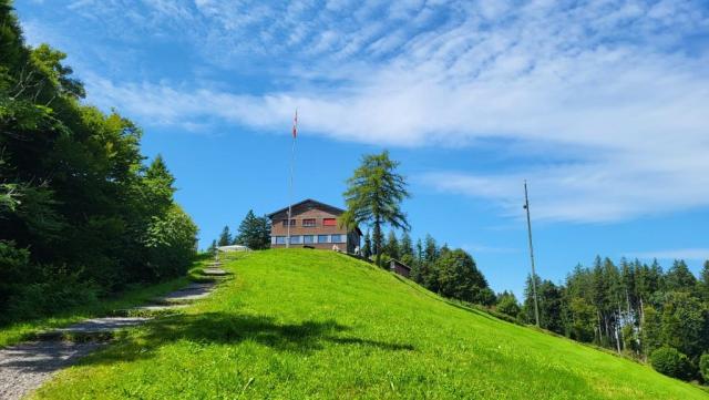wir erreichen den Etzel mit 1097 m.ü.M. der höchste Punkt der Zürichsee Rundwanderung