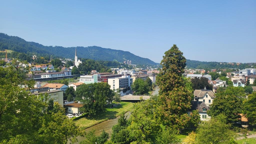 dafür wird man mit einem sehr schönen Blick über Adiswil belohnt