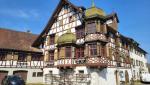 als wir Gottlieben erreichen, fällt unser Blick sofort auf die Drachenburg, ein Haus von besonderem Reiz