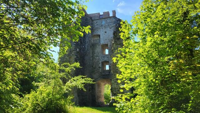 die Burg wird zum ersten Mal 1274 in einer Urkunde erwähnt