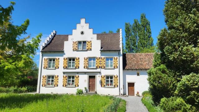 seit 1957 wird die Insel von Franziskaner bewohnt. Uns kommt sofort der Franziskusweg in den Sinn. Siehe Homepage