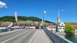 kurz darauf gelangen wir diesmal über eine moderne Betonbrücke auf die andere Rheinseite...