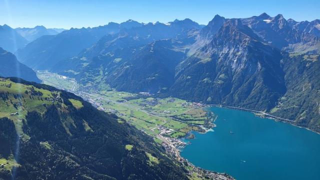 tief unter uns das Delta der Reuss bei Altdorf