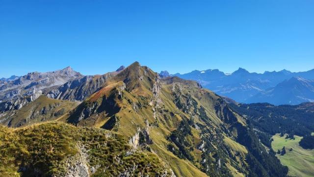 vor 23 Jahren liefen wir auf diesem Wanderweg weiter zur Lidernenhütte. War das eine traumhafte Wanderung