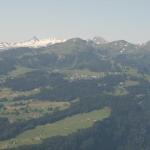 Blick von Lüsis auf die Flumserberge. Im Hintergrund der Spitzmeilen