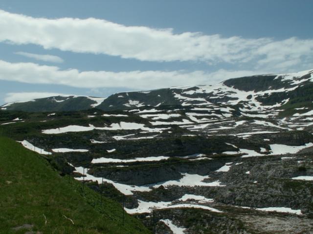 Altschneefelder auf dem Chäserrugg