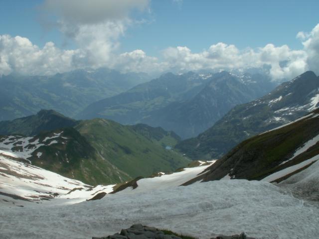 im Hintergrund Schächental, Haldi, Bälmetengrat