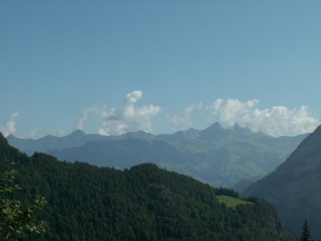 Blick auf Wilerli, im Hintergund Rophaien, Rossstock, Chaiserstock