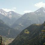 rechts vorder-Arni, im Hintergrund Bristen und Oberalpstock