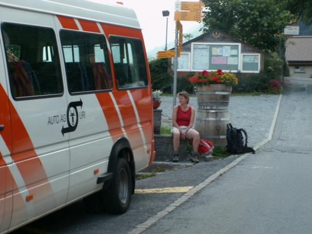 Mausi wartet auf den Bus