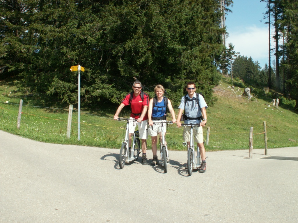 mit dem Trottinet runter nach Wildhaus