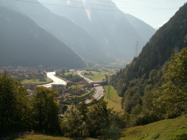 Reussebene mit Blick Richtung Erstfeld