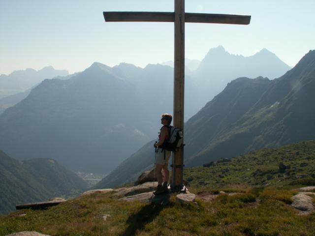 Kreuz auf dem Aussichtspunkt Päuggenegg