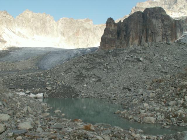 kleiner Gletschersee vor der Sidelenhütte
