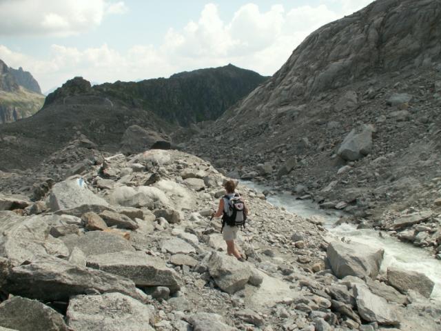 In der Ferne sieht man schon die Albert Heim Hütte