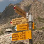 Wegweiser bei der Albert Heim Hütte