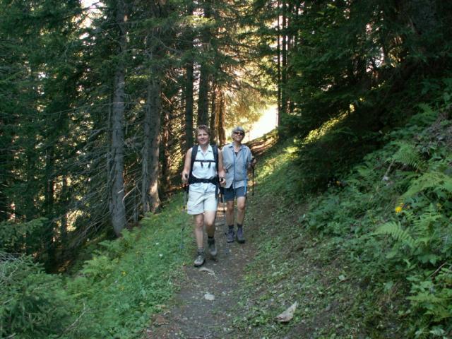 Mäusi und Marlyse im Wald