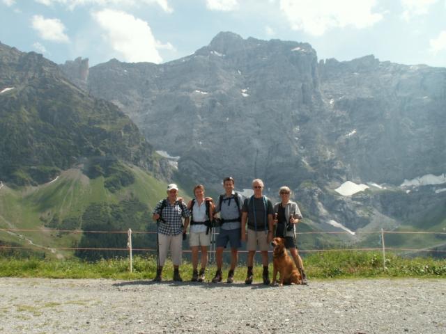 Gruppenfoto im Hintergrund der Gross Ruchen